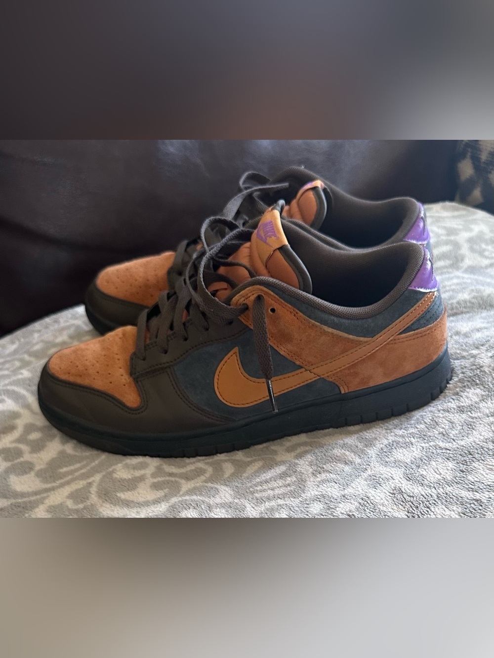 Nike Men's Low-Top Sneakers in Brown and Black with Blue Panels